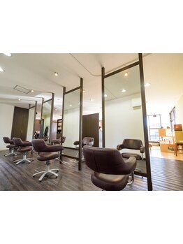 広々とした明るい空間で、心がやすらぐ至福のサロンタイムを◇居心地の良さを追求した店内です♪