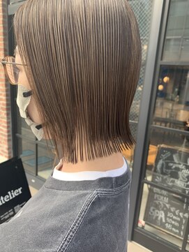 オーガニック アトリエ 大宮(organic+atelier) 20代30代大人可愛い艶感グレージュ切りっぱなしショート