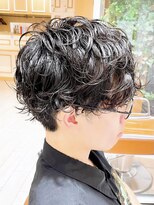 強めにかけたナチュラルマッシュパーマ