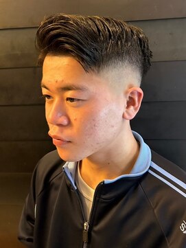 ディスイズバーバーセカンド(THIS IS BARBER 2nd) サイドパート　スキンフェード　アップバング