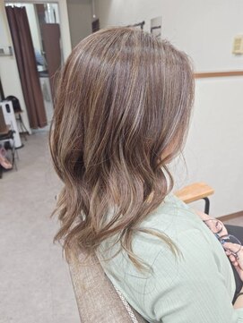 シェノン(CHAINON) 痛んでいる部分をカット　レイヤー/ハイライト