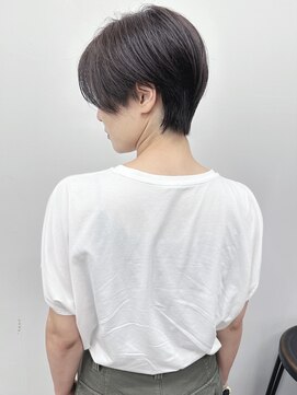 ラウンジ モリオ イケブクロ(Lounge MORIO Ikebukuro) ＊前下がりショートハンサムショートセンターパート丸みショート