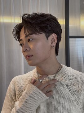 ノラ ギンザ(NORA GINZA) メンズヘアフェザーパーマニュアンスパーマ毛流れセンターパート