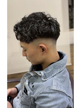 イタクラ 赤道店 (ITAKURA) メンズパーマ／フェード／メンズショート／アップバング