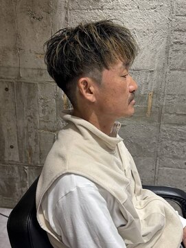 ニアウ 太田店(Niau) MEN’S HAIR/サーフカール/刈り上げセンターパート/太田
