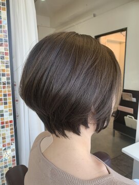 アズーア ヘアーアンドスパ(azure hair&spa) 内田有紀風ベージュショート　アッシュブラウン