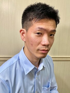 グレイスフル バーバープラチナム 六本木店(Graceful Barber platinum) 刈り上げサイドグラデーションアップバングビジネスヘア