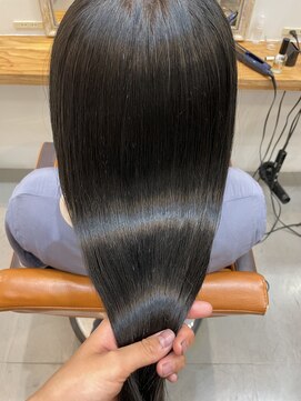 ネイヴィル(navile) ◎赤みのない透け感グレージュ