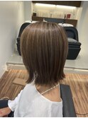 脱白髪染めハイライトカラー×外ハネミディアム 30代/40代/50代