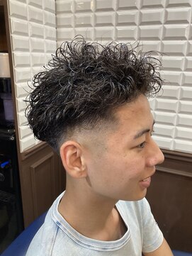 ルピナス 中田(Lupinus) 波巻きパーマオールバックフェード