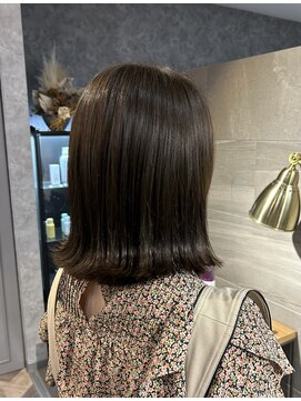 マーレ(MARLE./) 柔らかさを出してくれるオリーブベージュ