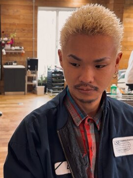 サンディーズバーバーショップ(Sandees) イージーパンク金髪ボウズスパイキーショート
