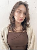 透け感ベージュかきあげミディアムレイヤー