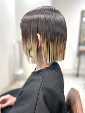 【肩上切りっぱなしボブ】