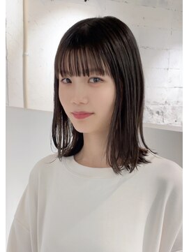 ヨーク(YOKE) 切りっぱなし外ハネレイヤーボブグレージュ前髪20代30代40代