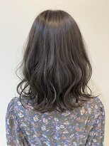 ケリーズグリーン(Kelly's Green)&nbsp;外ハネウェーブ × グレージュ