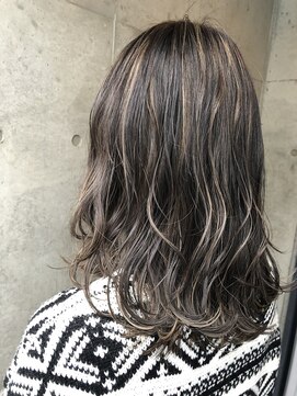 メルジーナ 浜松(MELGINA) 【MELGINA】コントラストたっぷりなハイライトミディ