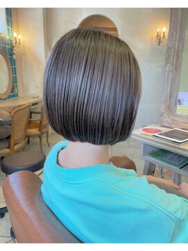 エイミーバイアフロート(amie  by afloat) ミニボブ◎ミルクティカラー