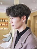 トローノ 栄(TRONO)&nbsp;【TRONO　岩田】ツーブロックマッシュセンターパートパーマ