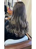 オリーブグレージュ