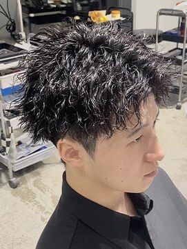 オーシャントーキョー(OCEAN TOKYO) ツイストスパイラルパーマセンターパートツーブロックコンマ韓国