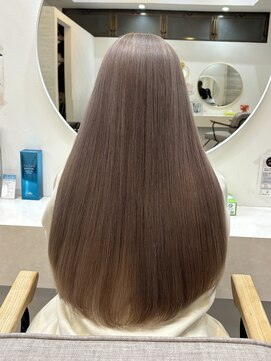 ラビス クローバー(Lovis clover) 《Miu》艶髪グレージュ/透明感カラー