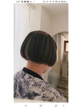 ブリリア(Brillia) 黒髪ボブ インナーカラーグレイ