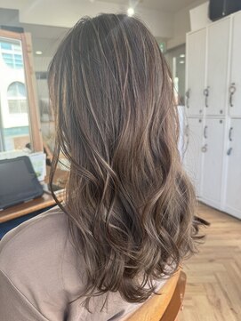 カナエ(CaNaE) ピンクグレージュ