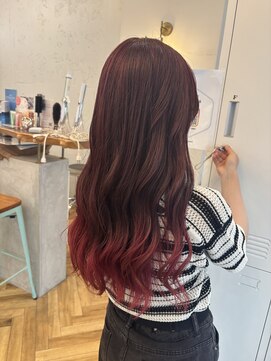 ロミー 本厚木(ROMMY.) チェリーレッドブリーチカラーグラデーション肌映えカラー