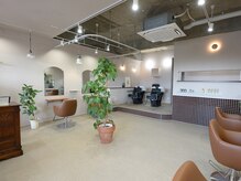 エイム(Aem.)の雰囲気（brown × beigeの雰囲気に観葉植物で心地のいい空間。『木更津』）