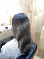 ハサミバイアトリエナガノ 千葉(8sami by atelier nagano)&nbsp;ショートボブ/センターパート/ツヤ髪/グラデーション/イヤリング