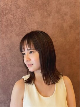 オンザベース(on the BASE) 外ハネミディアム/ナチュラルピンクブラウン/透明感カラー