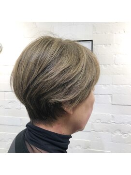 白髪ぼかしショートヘア♪  40代50代60代