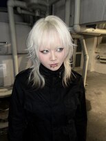 オルン(ORGN.)&nbsp;【ホワイト×ハッシュカット】勝手にくびれるカット。