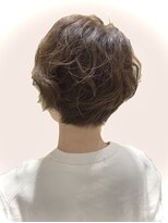 アルム(arum) くせ毛を楽しむショート /横浜/元町/白髪ぼかし/ヘッドスパ