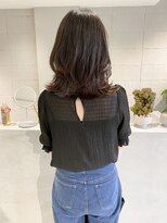 シロ(SHIRO)&nbsp;大人女性に人気のミディアムレイヤー【30代/40代/宝塚】