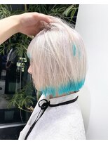ステアケース ギンザセブン(stair:case ginza7)&nbsp;切りっぱなしボブ×ホワイト　ターコイズブルー