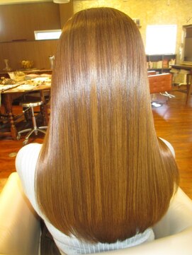 ヘアープロデュース ア ラ モード(Hair Produce A La Mode) 滑らかストレートスタイル