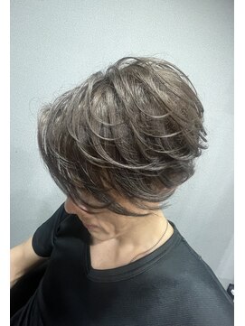 スパイア(SPIRE) メンズ大人気★センターパート束感リバース流し★ツヤアッシュ