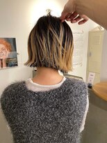 トナリ(tonari)&nbsp;根元が伸びても気にならないコントラストルーツカラー