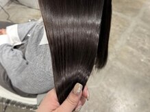 【 自然に整う薬剤設計◎ 】クセを“伸ばす”のではなく、“ほどく”髪質改善技術