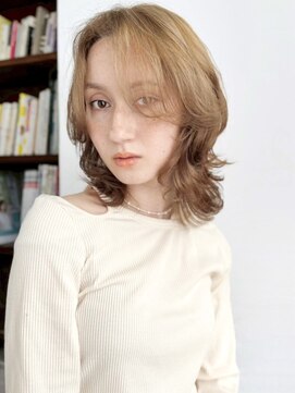 ベチカ(vetica) 柔らかハニーベージュ/ウルフカット/ケアブリーチ/ハイレイヤー