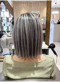 ハイトーン×シルバーカラー×バレイヤージュ×切りっぱなしボブ
