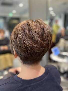 ヒスイバイケンジ(hisui by KENJE) 大人ショート/ふんわりショート/顔周りカット/白髪ぼかし