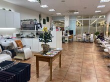 デューポイント 淀川三国店の雰囲気（店内広く明るく開放的。バリアフリーの為車椅子のまま施術可能♪）