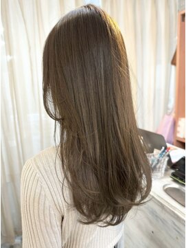 オレンジ味を抑えた柔らかいベージュ