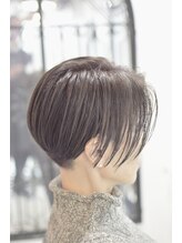 ルピナス(Lupinus) 丸みのあるシルエットで女性らしさを引き立てた大人ショート