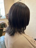 フィカ(Fika) ウルフカット 外ハネ ミディアム