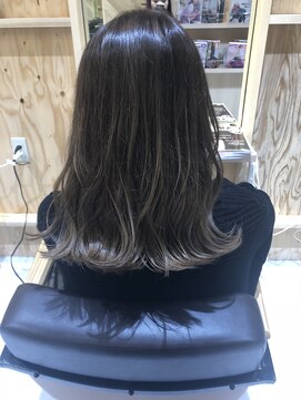 アリュールヘアー ヴィヴィ(ALLURE hair vivi) ハイライトカラー×モノトーングレージュ