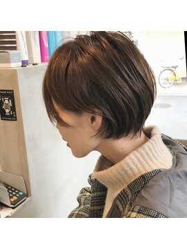 リリ(Riri) 横顔美人ハンサムショート